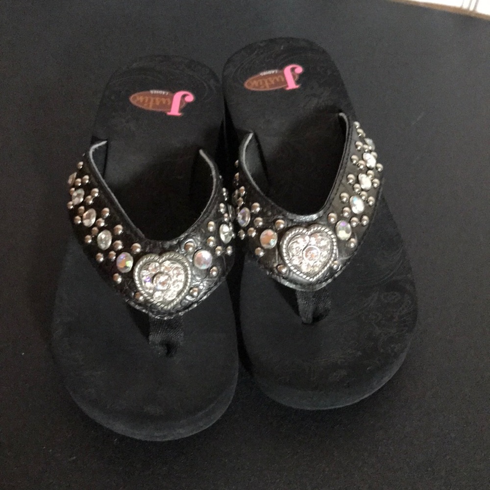 Like new blingy Justin flip flops size 2(?).